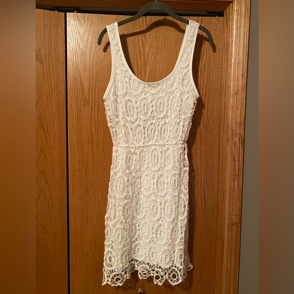 Short white lace keyhole dress.